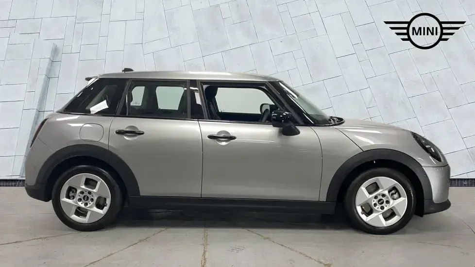 Used Mini Cooper Hatch 154 HP (113 kW) 2024 Silver Hatchback