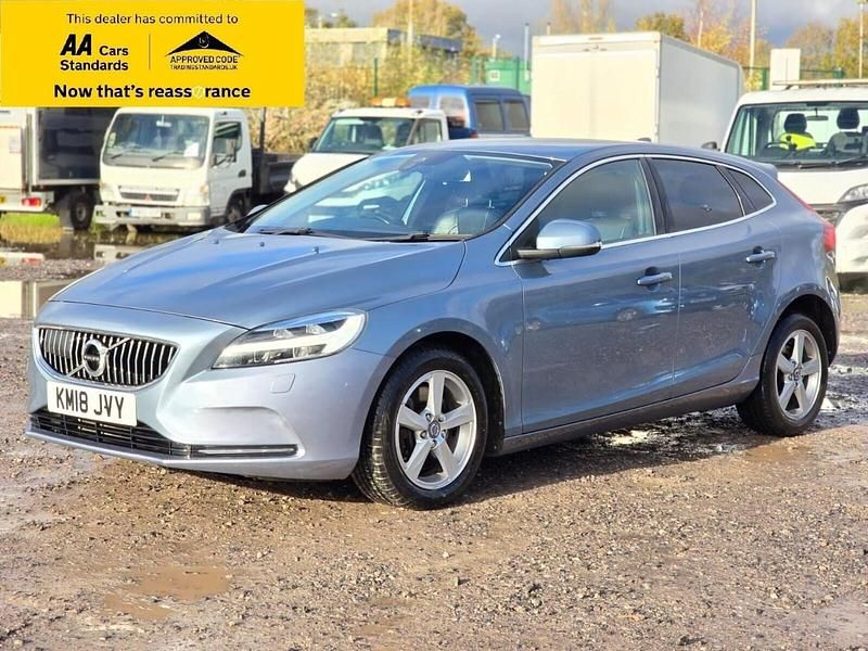 Used Volvo V40 Inscription 152 HP (111 kW) 2018 Blue Hatchback