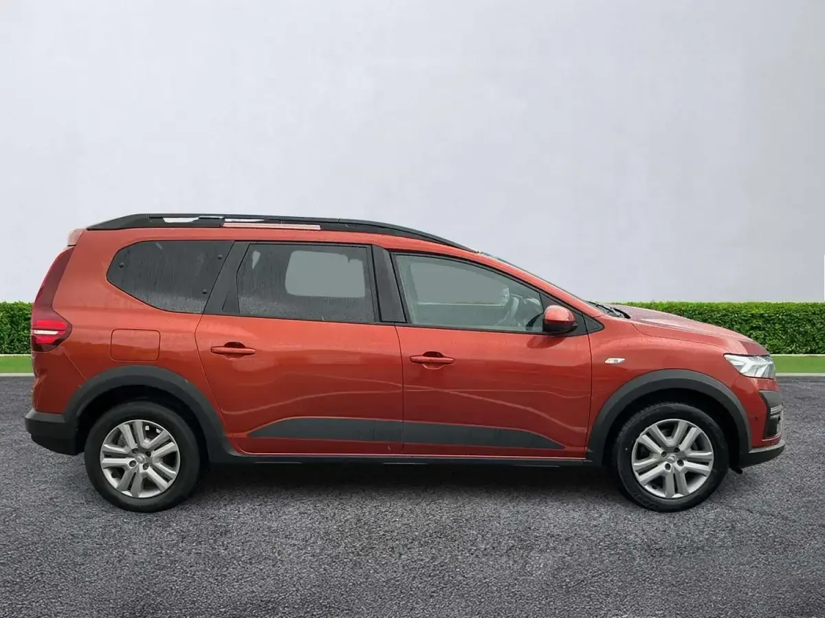 Usado Dacia Jogger Comfort 110 HP (80 kW) 2022 Castanho Monovolume