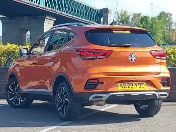 Usado MG ZS Exclusive 106 CV (77 kW) 2023 Naranja SUV