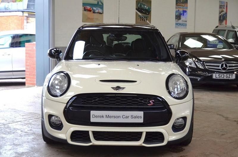Begagnad Mini Cooper S Hatch 170 HK (125 kW) 2015 Vit Halvkombi