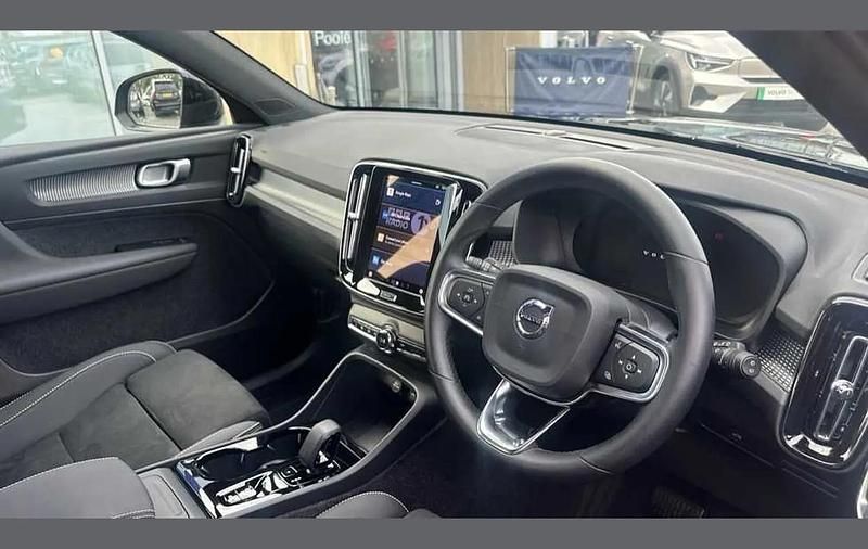 Used Volvo XC40 Plus 161 HP (118 kW) 2025 Black SUV