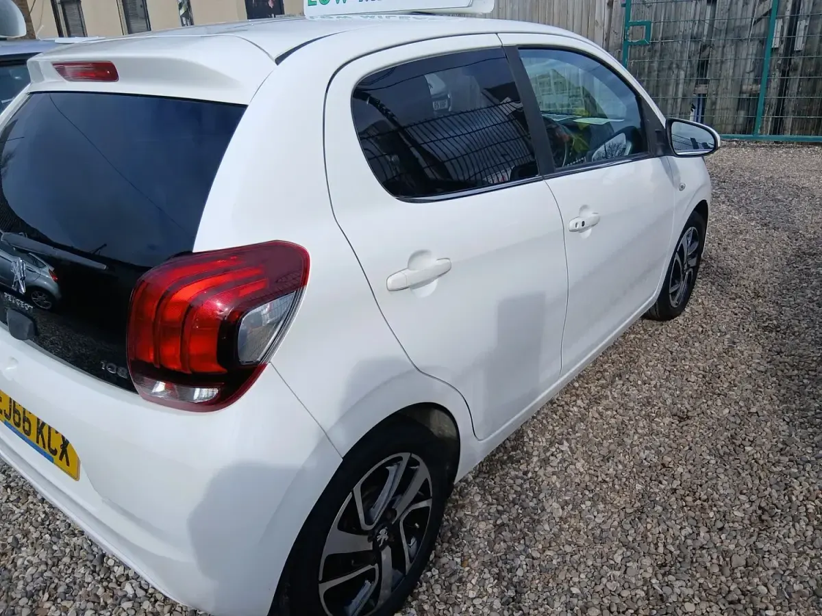 Used Peugeot 108 Allure 82 HP (60 kW) 2016 White Hatchback