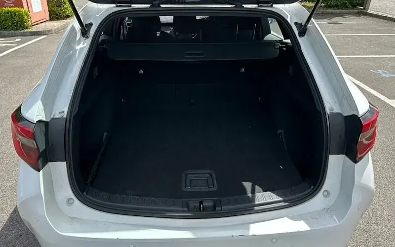Used Toyota Corolla 140 HP (102 kW) 2024 White Estate