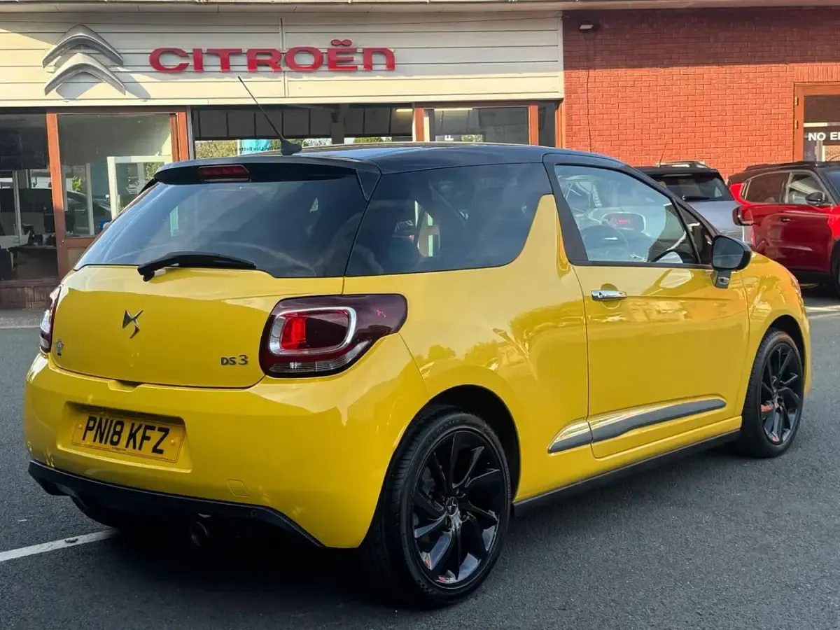 Used DS Automobiles DS3 Crossback Connected Chic 108 HP (79 kW) 2018 Yellow SUV