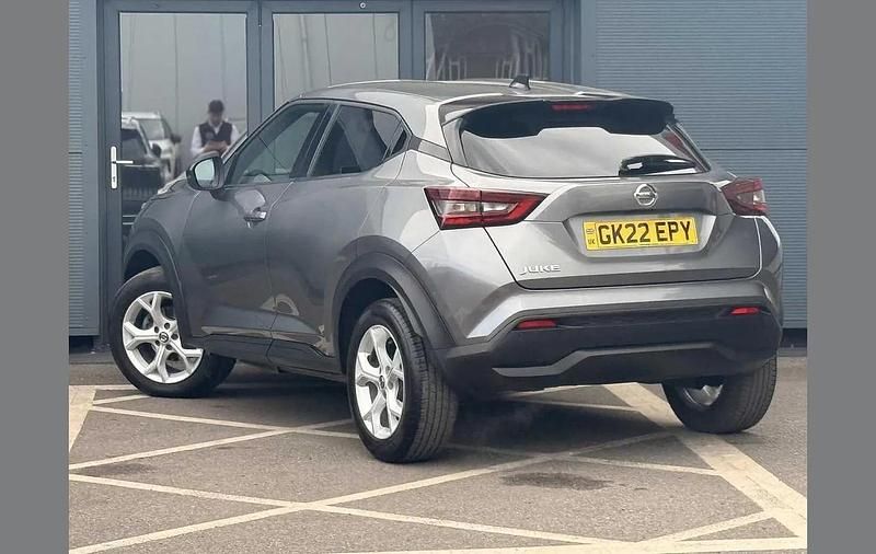 Used Nissan Juke N-Connecta 112 HP (82 kW) 2022 Grey SUV
