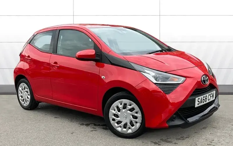 Used Toyota Aygo X-play 72 HP (52 kW) 2018 Hatchback