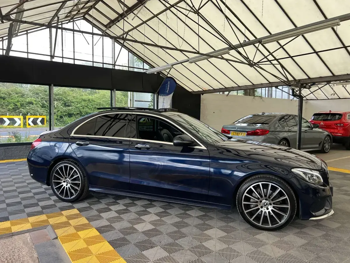 Used Mercedes C200 AMG Line Premium Plus 184 HP (135 kW) 2017 Blue Sedan