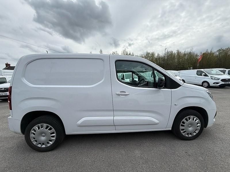 Used Vauxhall Combo 100 HP (73 kW) 2023 White MPV
