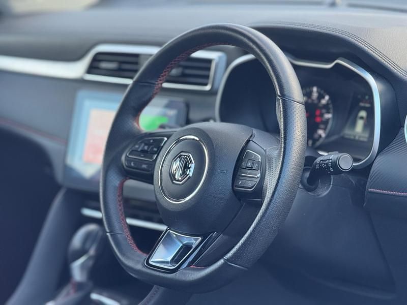 Used MG ZS Excite 111 HP (81 kW) 2023 Red SUV