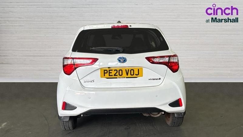 Used Toyota Yaris Hybrid 100 HP (73 kW) 2020 White Hatchback