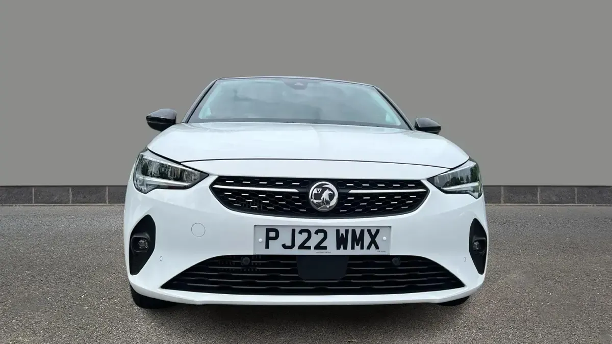 Second-hand Vauxhall Corsa Edition 100 CP (73 kW) 2022 Alb Hatchback