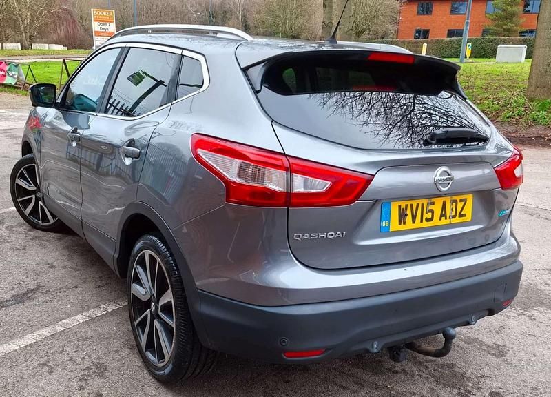 Used Nissan Qashqai Tekna 110 HP (80 kW) 2015 Grey SUV