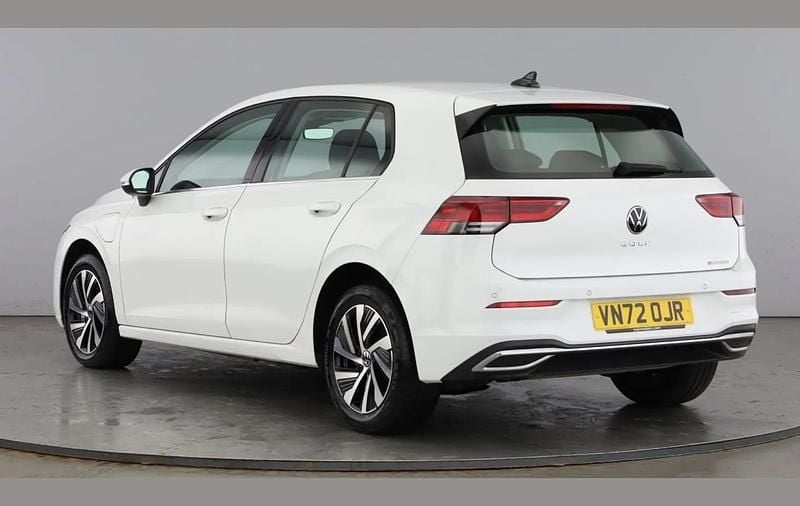 Used VW Golf VIII Style 204 HP (150 kW) 2022 Pure white Hatchback