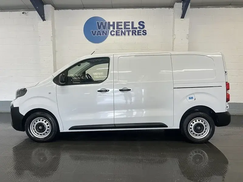 Used Vauxhall Vivaro S 120 HP (88 kW) 2024 White MPV