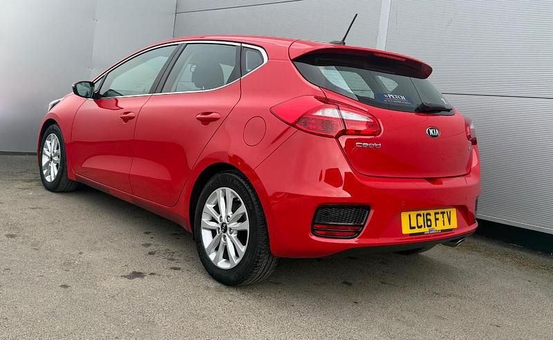 Used Kia Ceed 135 HP (99 kW) 2016 Red Hatchback