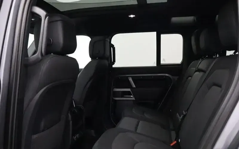 Used Land Rover Defender HSE Dynamic 249 HP (183 kW) 2025 SUV