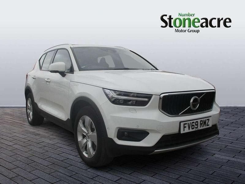 White Used 2019 Volvo XC40 Momentum SUV | £20,995 (Fair price) - Image 1/4