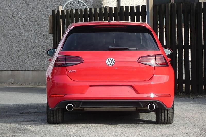 Begagnad VW Golf VII GTI 2019 Röd Halvkombi