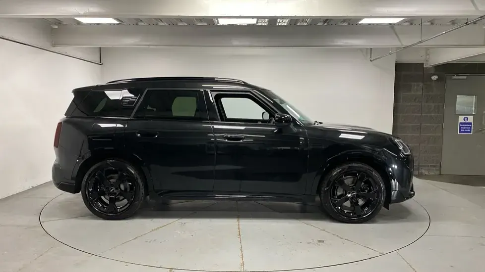 Used Mini Countryman 215 HP (158 kW) 2025 Black SUV
