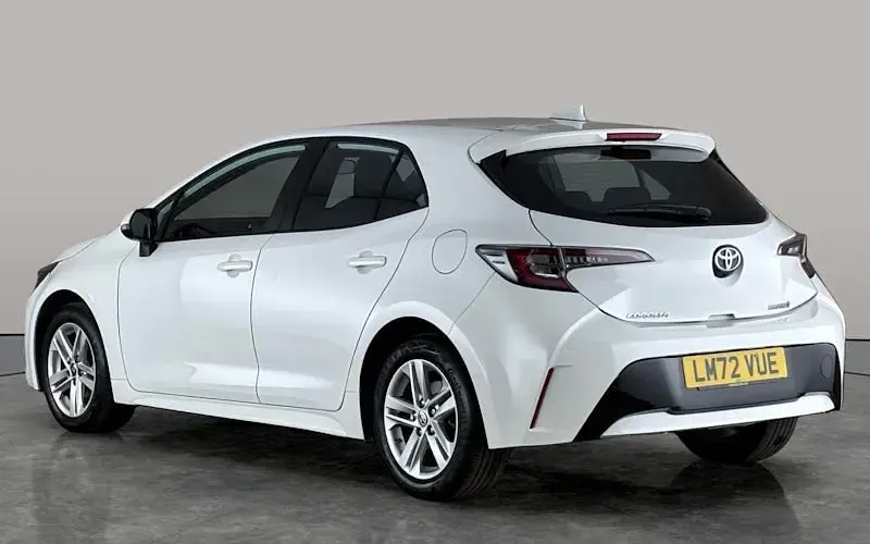 Used Toyota Corolla 140 HP (102 kW) 2022 White Hatchback