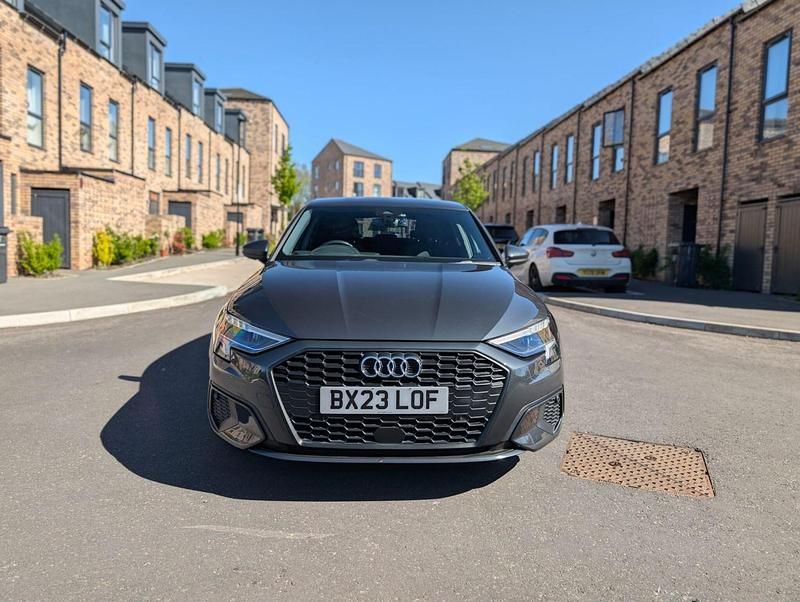 Begagnad Audi A3 Comfort 2025 Grå