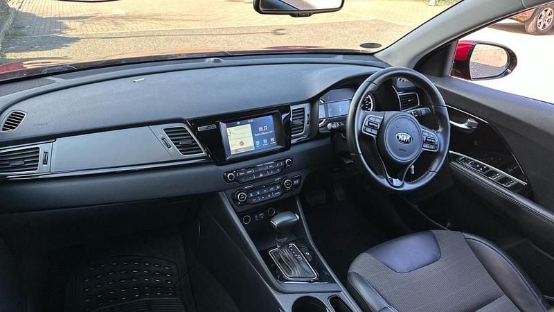 Used Kia Niro 141 HP (103 kW) 2017 Red SUV