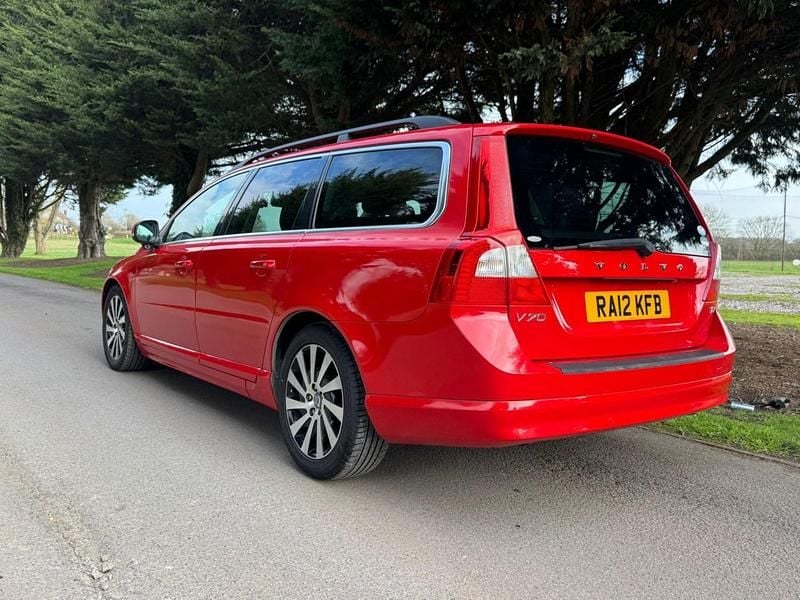 Używany Volvo V70 180 KM (132 kW) 2012 Czerwony Kombi