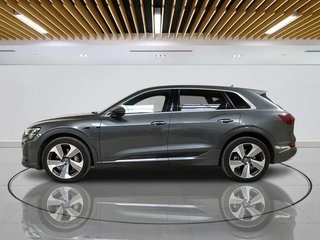 Używany Audi e-tron S-Line 230 kW (313 KM) 2020 Szary SUV