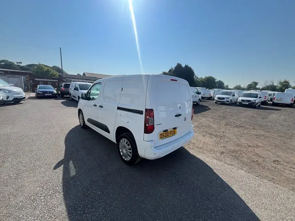 Used Vauxhall Combo Sportive 100 HP (73 kW) 2020 White MPV