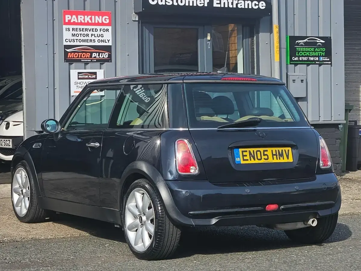 Used Mini ONE Hatch 90 HP (66 kW) 2005 Black Hatchback
