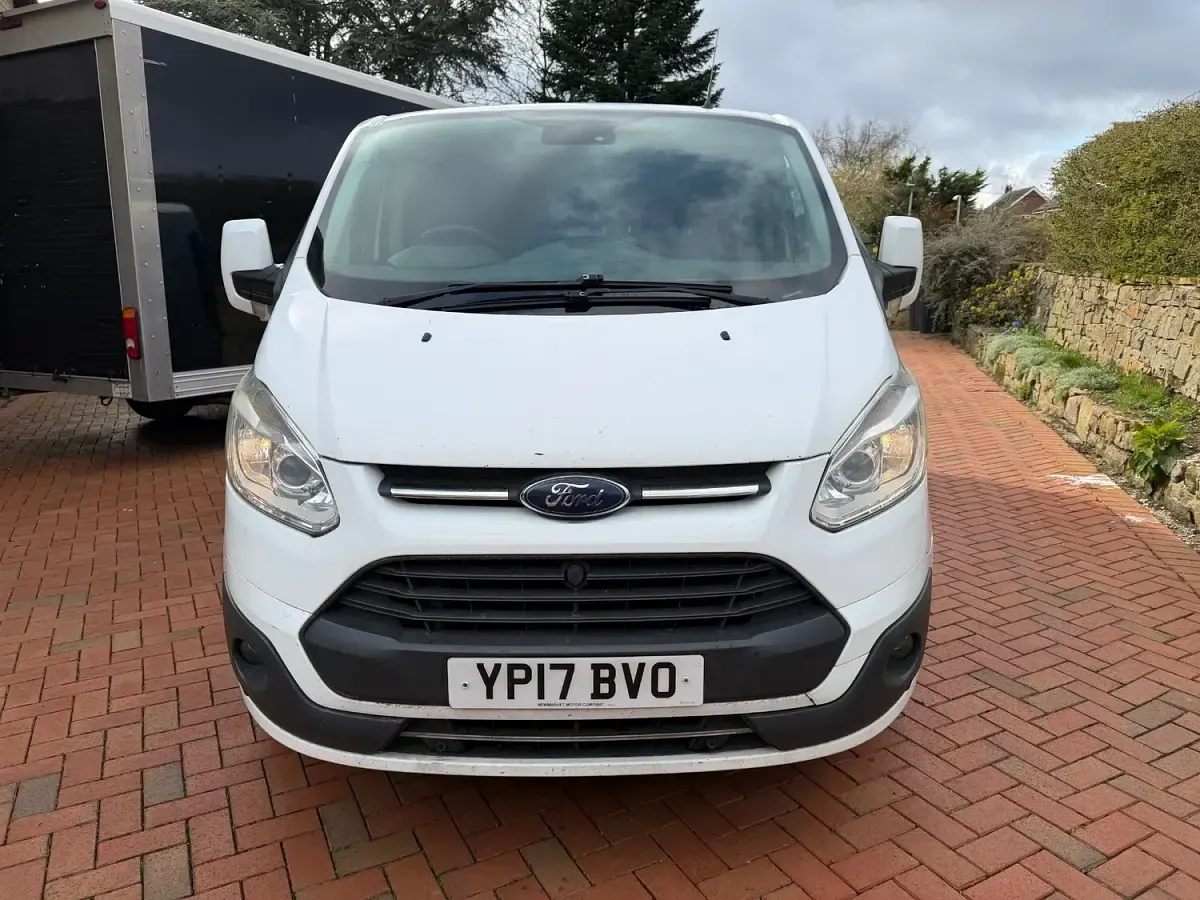 Used Ford Transit Custom Limited 130 HP (95 kW) 2017 White Van