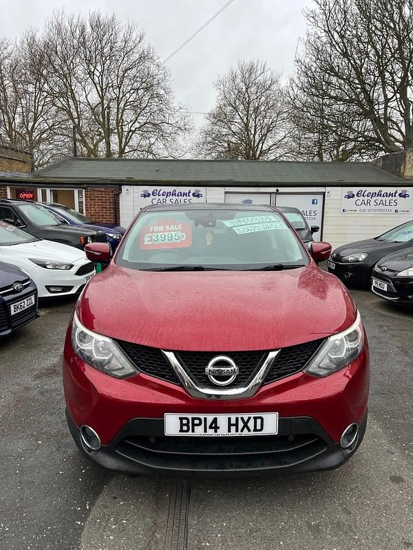 Used Nissan Qashqai Acenta Premium 115 HP (84 kW) 2014 Red SUV