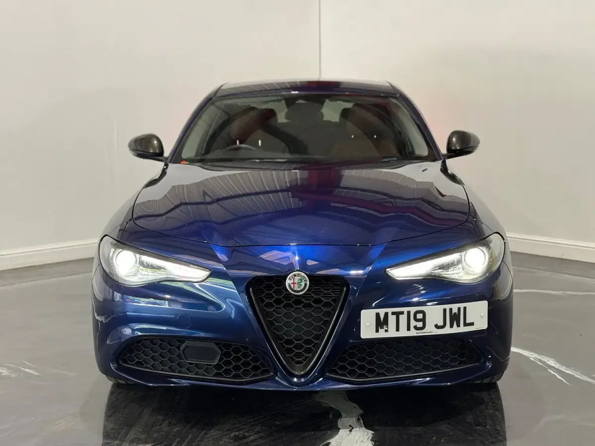Used Alfa Romeo Giulia Saloon 200 HP (147 kW) 2019 Blue Sedan