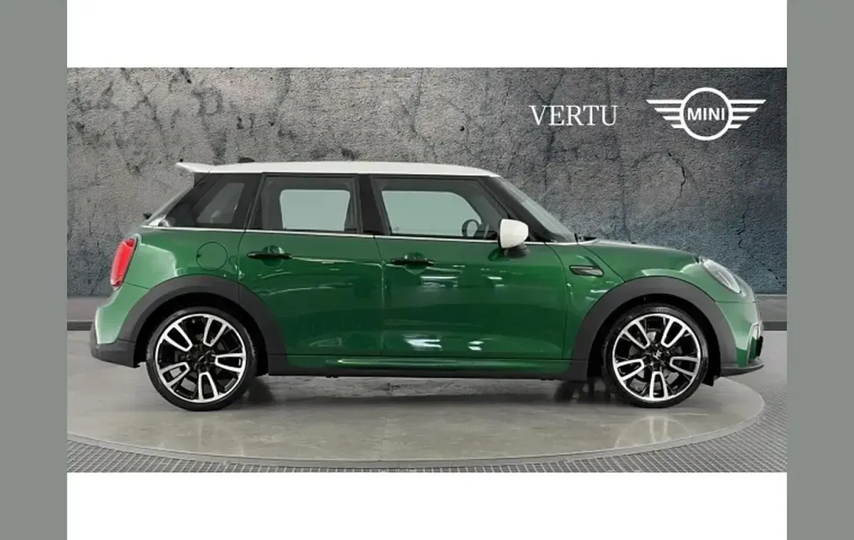 Used Mini Cooper Sport 134 HP (98 kW) 2023 Green Hatchback