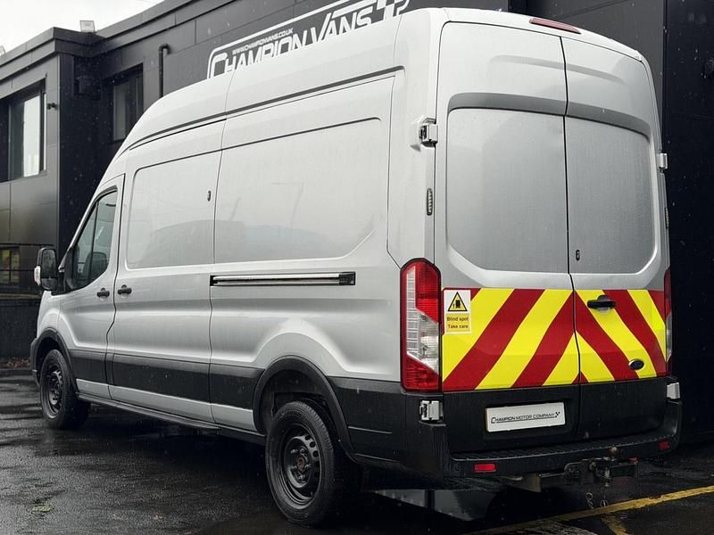 Usado Ford Transit Trend 170 CV (125 kW) 2022 Plateado Van