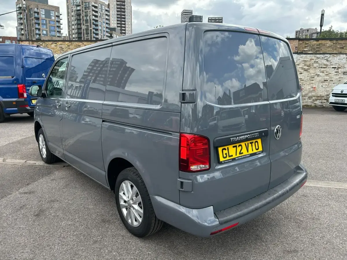 Usado VW Transporter Highline 2022 Cinzento Van