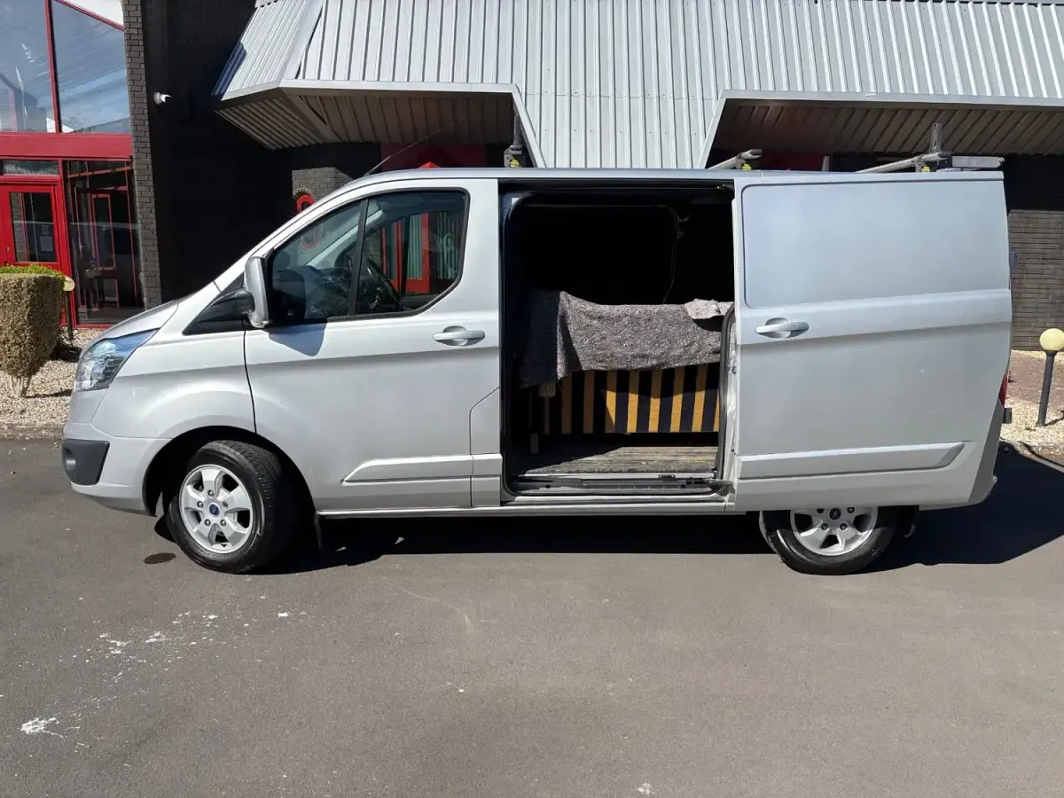 Usado Ford Transit Custom Limited 125 HP (91 kW) 2016 Prateado Van
