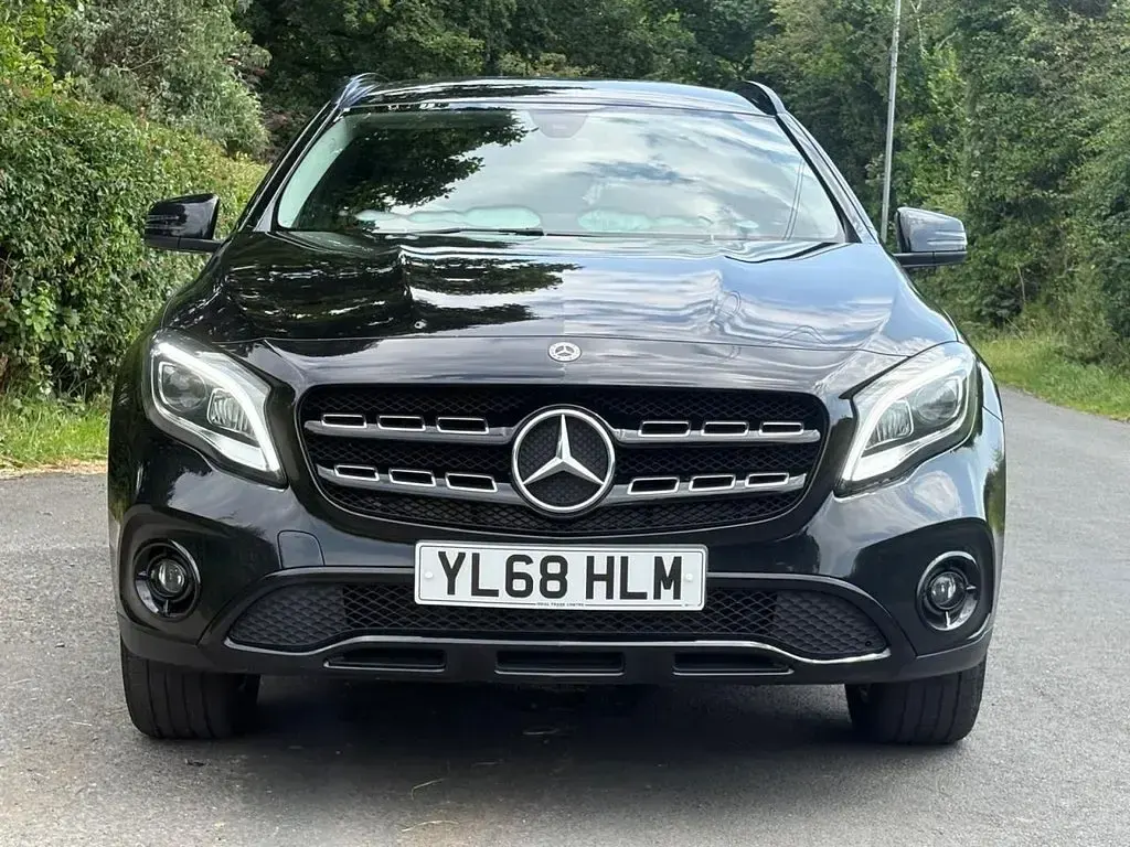 Used Mercedes GLA180 Urban 122 HP (89 kW) 2019 Black SUV