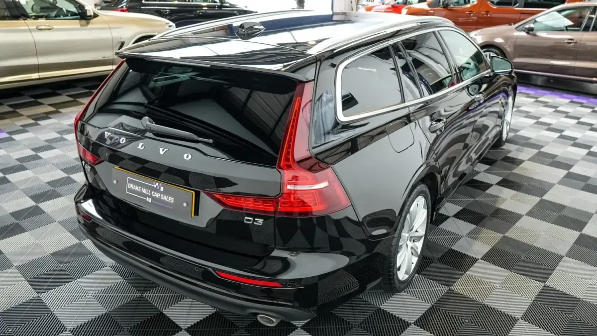 Used Volvo V60 Momentum 150 HP (110 kW) 2019 Black Estate