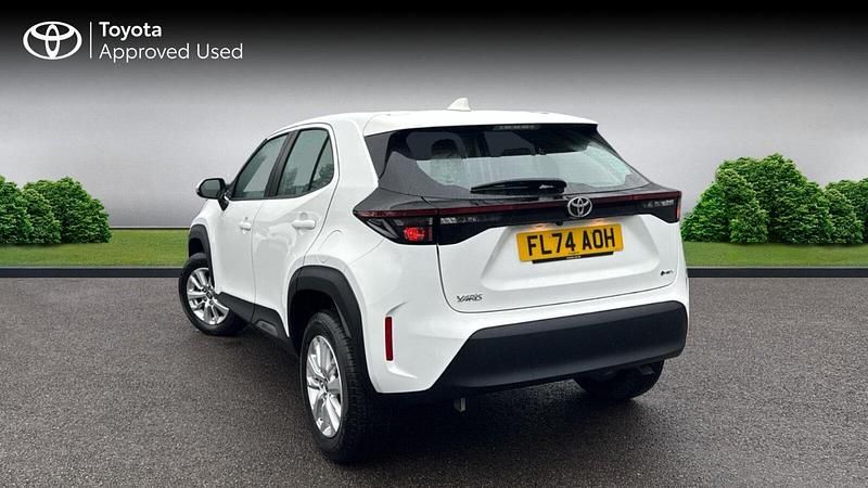 Used Toyota Yaris Hybrid 116 HP (85 kW) 2024 Pure white