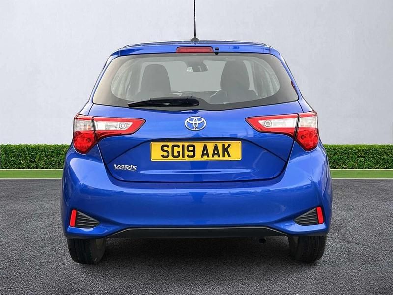 Used Toyota Yaris 111 HP (81 kW) 2019 Blue Hatchback