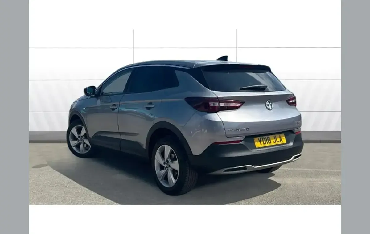 Used Vauxhall Grandland X Sport 120 HP (88 kW) 2018 Grey SUV
