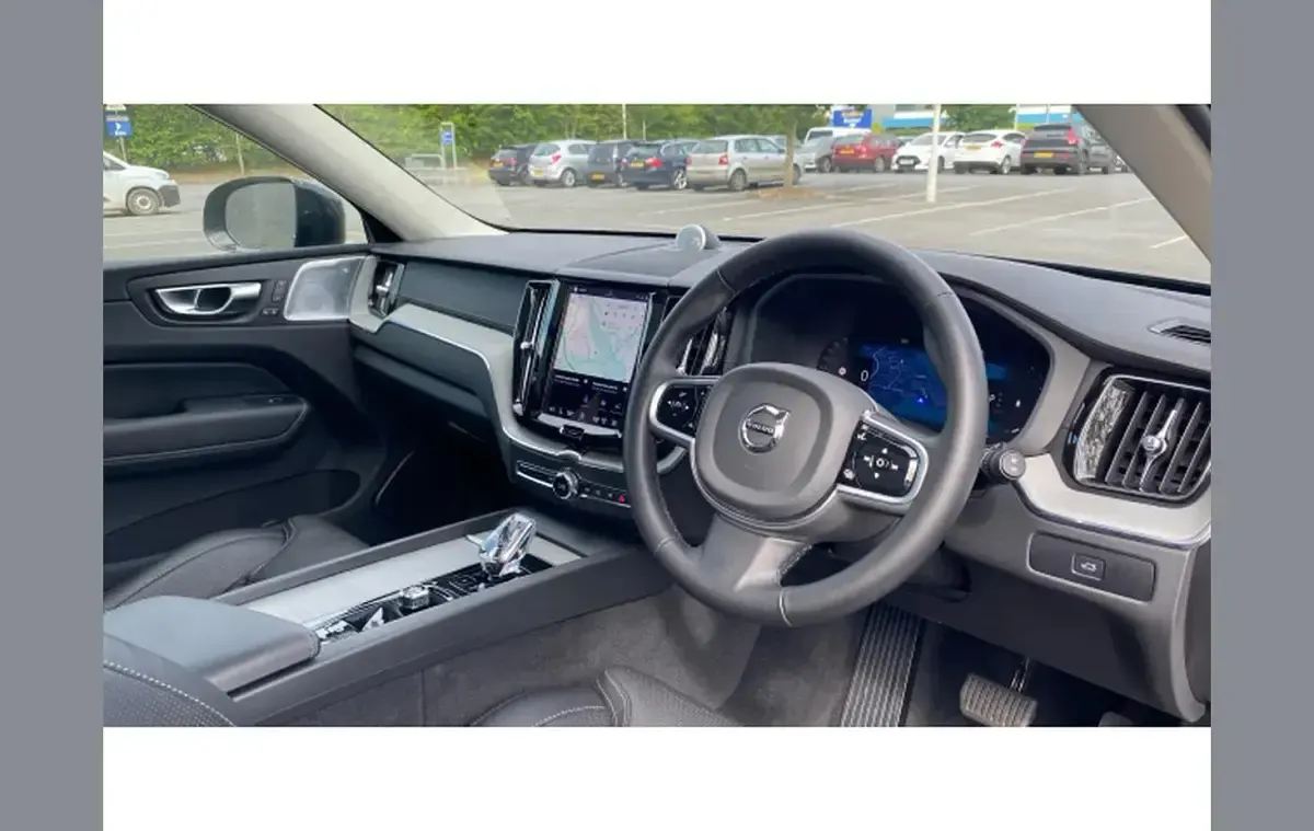 Used Volvo XC60 Ultra 250 HP (183 kW) 2025 Black SUV