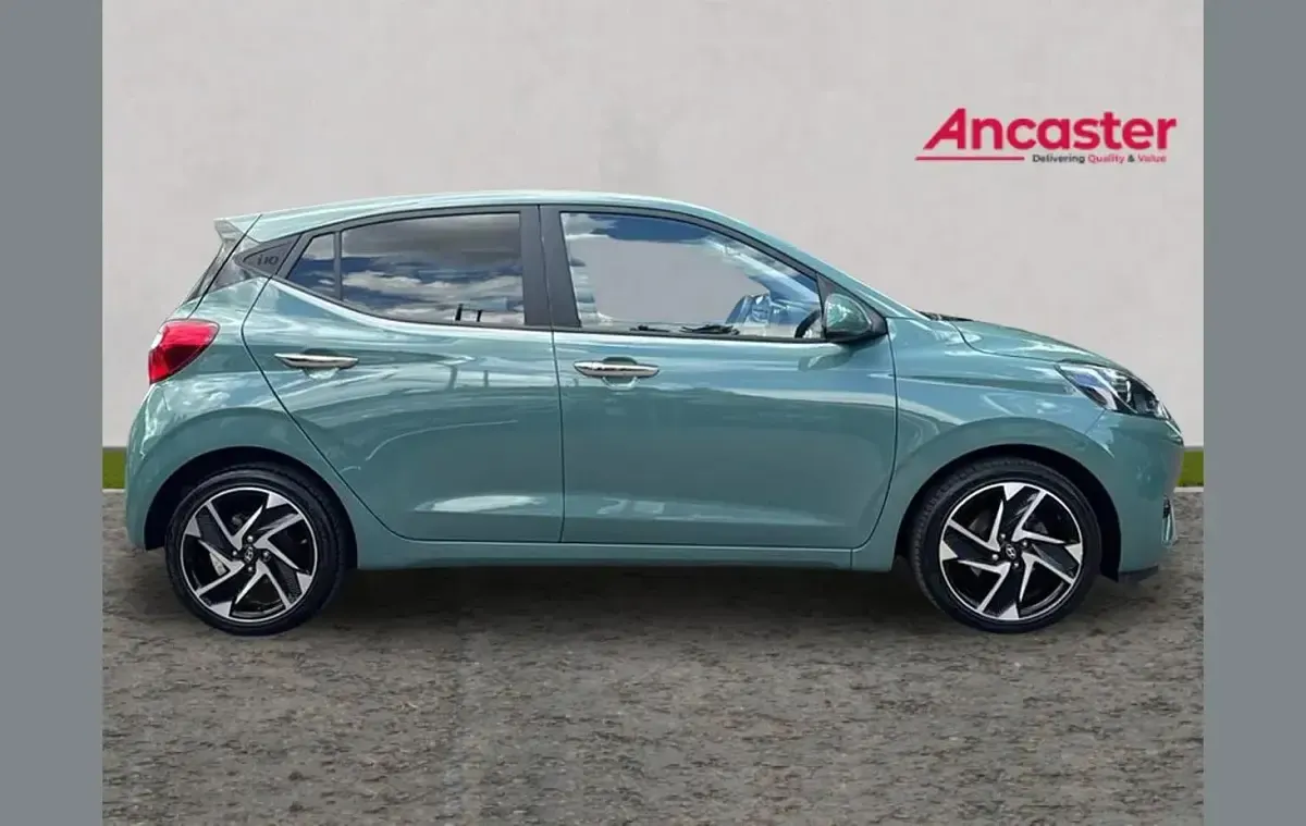 Used Hyundai i10 Premium 61 HP (44 kW) 2025 Green Hatchback