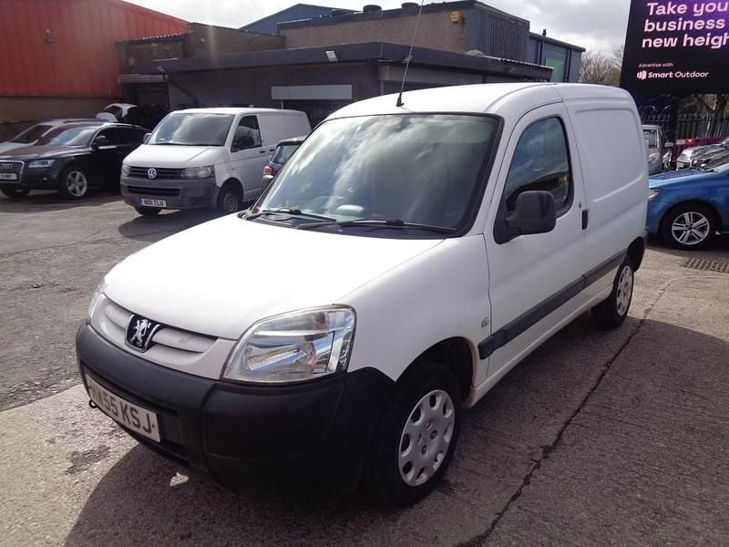 Used Peugeot Partner 69 HP (50 kW) 2005 White MPV