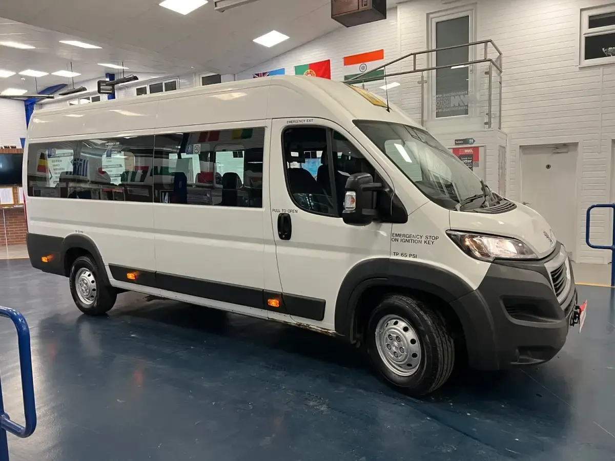 Gebraucht Peugeot Boxer 130 PS (95 kW) 2015 Weiß Van