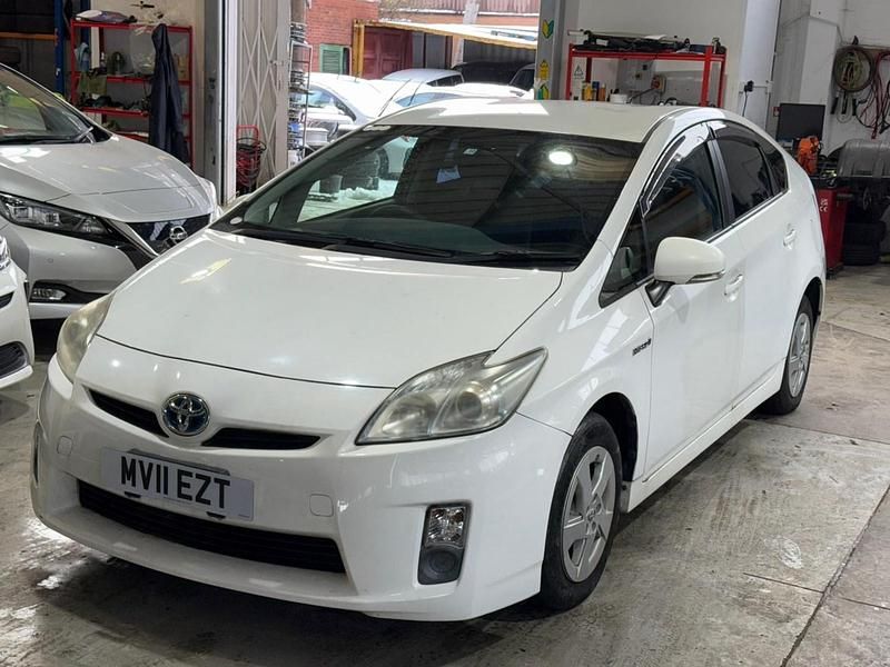 Used Toyota Prius 2025 White Hatchback