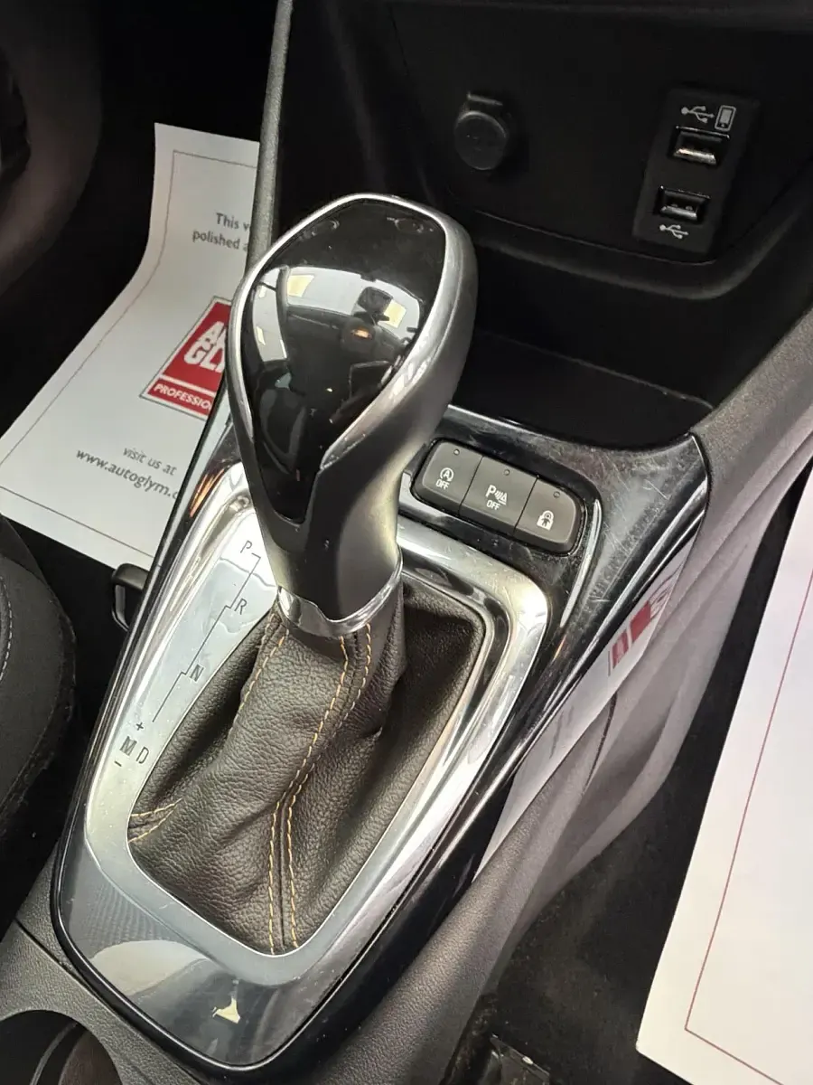 Used Vauxhall Crossland X S 110 HP (80 kW) 2019 White SUV