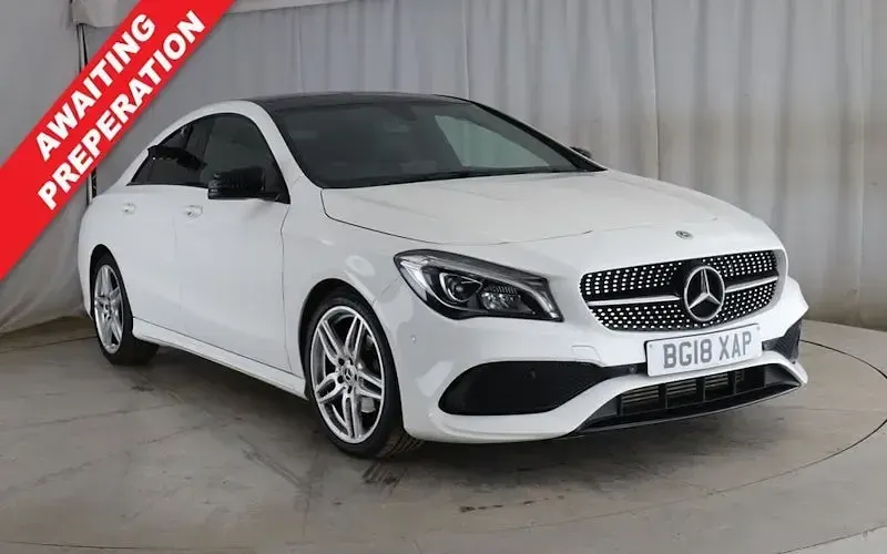 Usado Mercedes CLA180 AMG line 122 HP (89 kW) 2017 Sedan